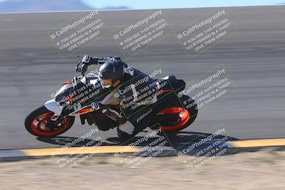 media/Nov-06-2023-Moto Forza (Mon) [[ce023d0744]]/2-Advanced Group/Session 2 (Bowl Speed Pans)/